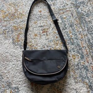 Lululemon 5L all night festival bag